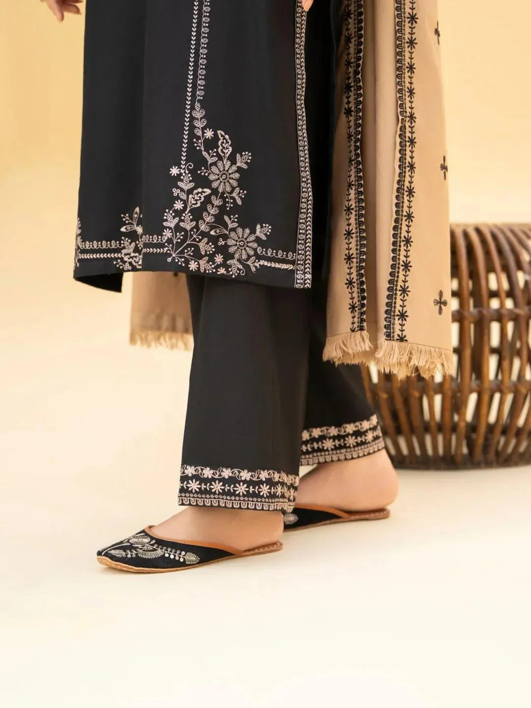 Preet Embroidered Shawl 3PC Premium Arabic Lawn