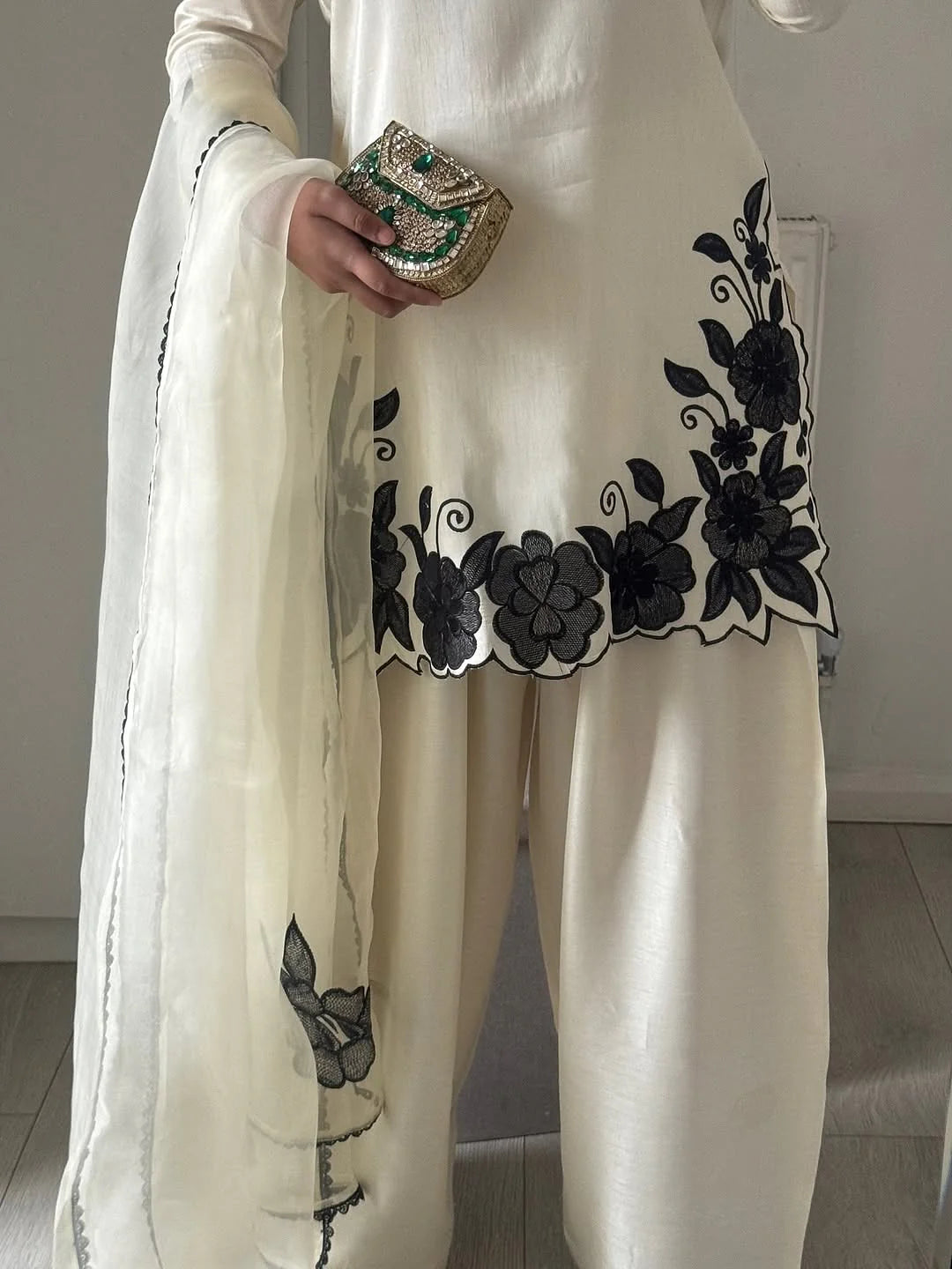 White Zauq Embroidered 3PC Premium Shamus