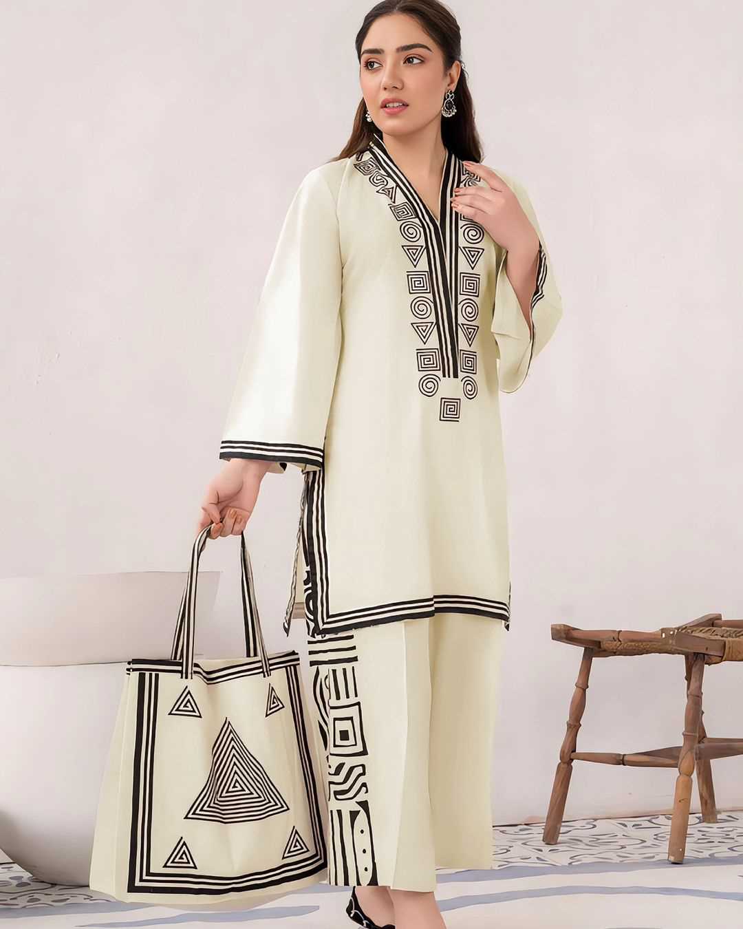 Pyramid Printed 2 Piece Set with Handbag Gift